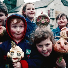 School concert audience applause and children speaking (PU17)