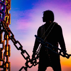 ChAiNs!