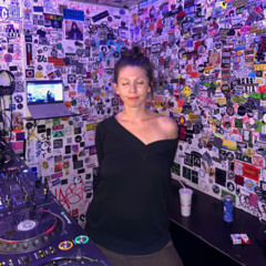 DOG BITES GIRL @ The Lot Radio 09-15-2025