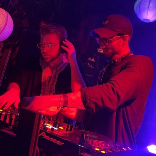 CLOUD VIBES // MONIA B2B SHONY