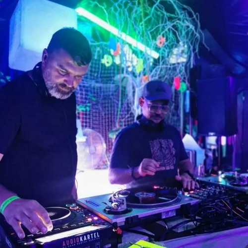Luccio B, Kris Levy - Revolution Groove