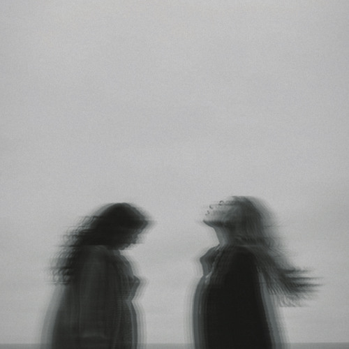 كيف بدك بعيونك إحلم وسرقتي أحلامي !