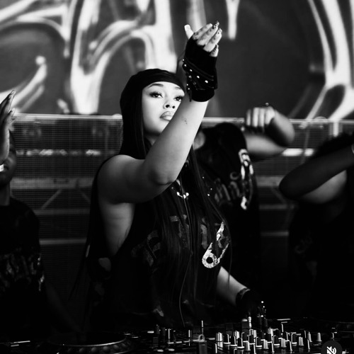 IFM: HIP HOP- B.W.A. (Bitches With Attitude) Volume 1