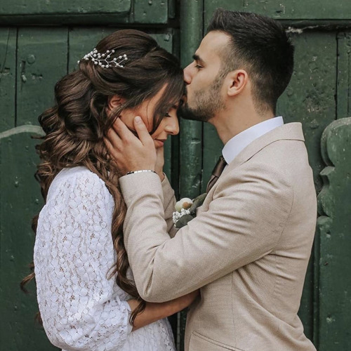 احسك انت عالم ثاني💛✨