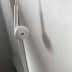 Earphones (feat. Minty)