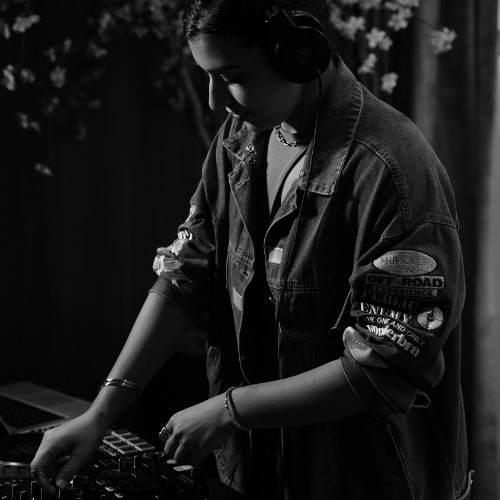 Peak Groove language | Deep House, Minimal house, tech house, afro and arabic house.