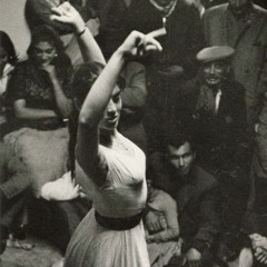 ولما يخطر بقوامه ترقص الأغصان