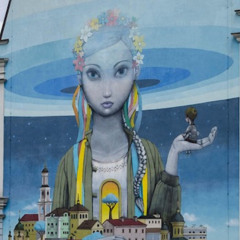 Іде по світу українка