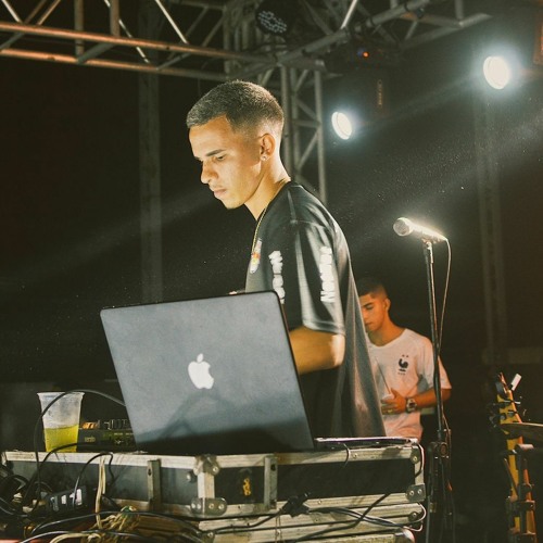MT- IMAGINA QUE ISSO É VIDEOZIN PRA TIK TOK X QUICANDO E ME OLHANDO (DJ GV DE CAMPOS)