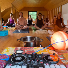 La Fuente/SavaBorsa Yin Yoga session@KissYo Tér [15.03.2025]
