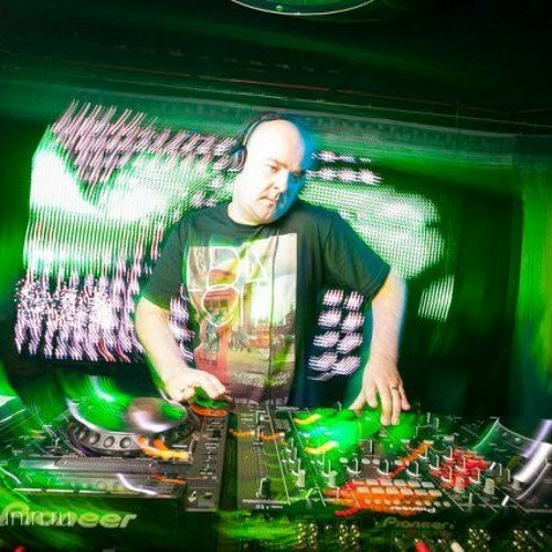 Deck-O-Dance Guest Mix - Mike Chenery - wc 22 August 22