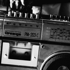 Monochrom (80s Dark Wave Gold)
