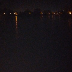 Desde la orilla del río