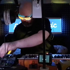 First Concert 2025 at Make's | Live Dawless Techno Performance