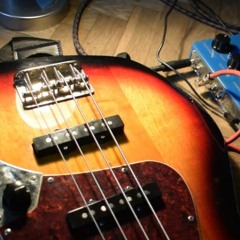 CONNECTIONS / Playing with cell phone signal and electromagnetic fields - experimental noise music