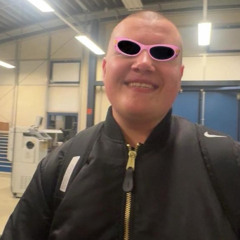 ADRIAN MACHT MOSHPIT ALLEIN