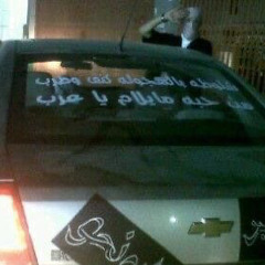 يظلم فيّا ليه يقسى ويجرحني