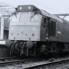 'Rats' from the platform - Class 25 25908 at Preston on 4-wheel oil tanks - 15Oct1986