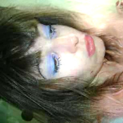 blue eyeliner