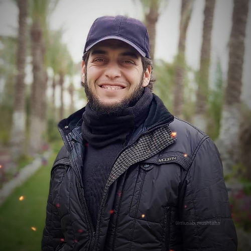 بعتُ طوعًا دُنيتي