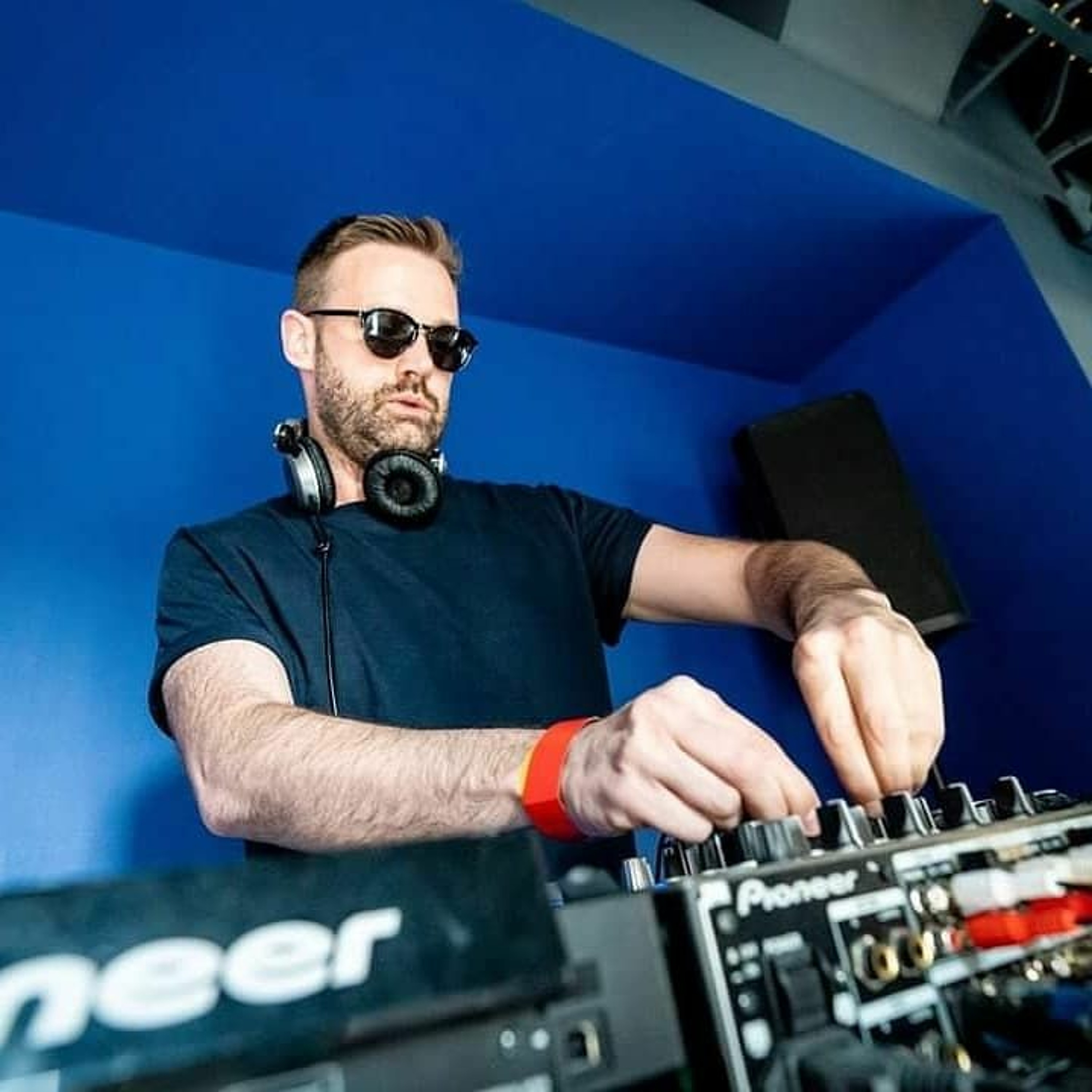 Paul Thomas presents UV Radio