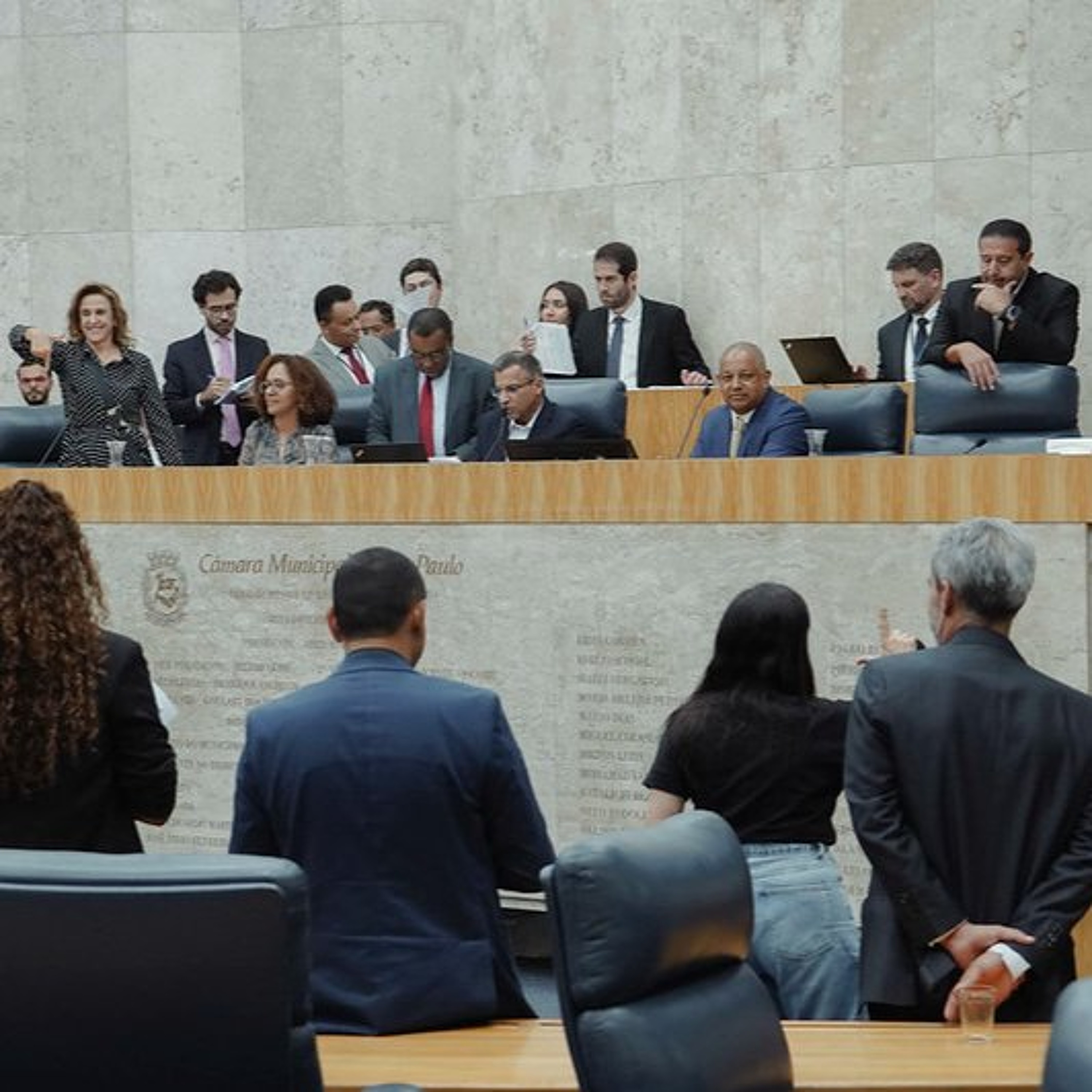 15.10.2026 = PARLAMENTARES REPERCUTIRAM A APROVAÇÃO DE 52 PROJETOS EM SESSÃO PLENÁRIA