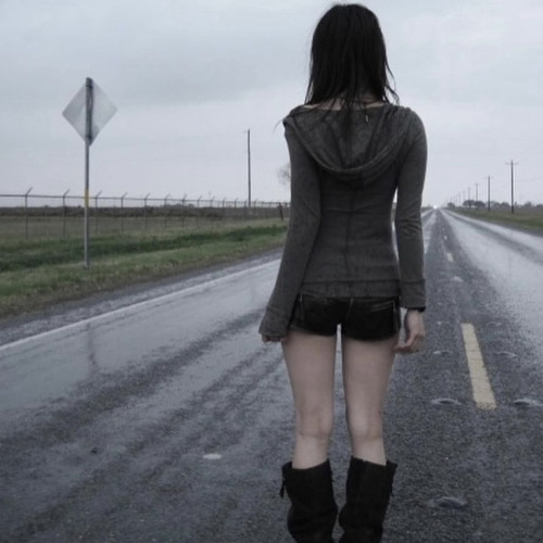 ‎ضايع بعدك وخايف