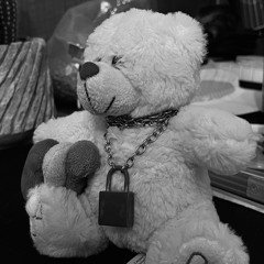 Hala Bi Hayalete Aşığım