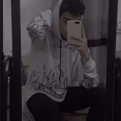 اخخ لو يدري نور على حضنه شكد احن