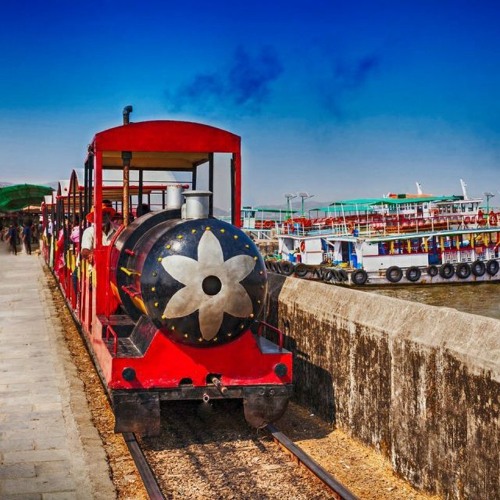 Le Petit Train De Mumbai