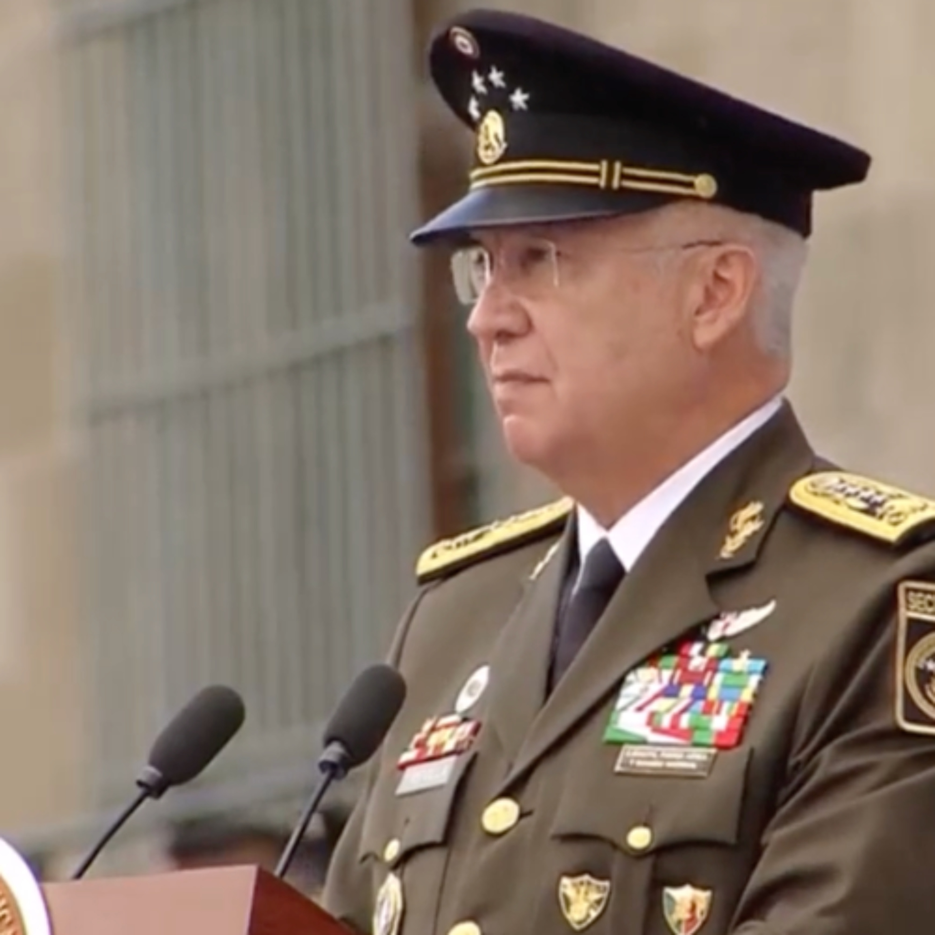 El general secretario de la Defensa, Ricardo Trevilla, hace un llamado a la unidad nacional.