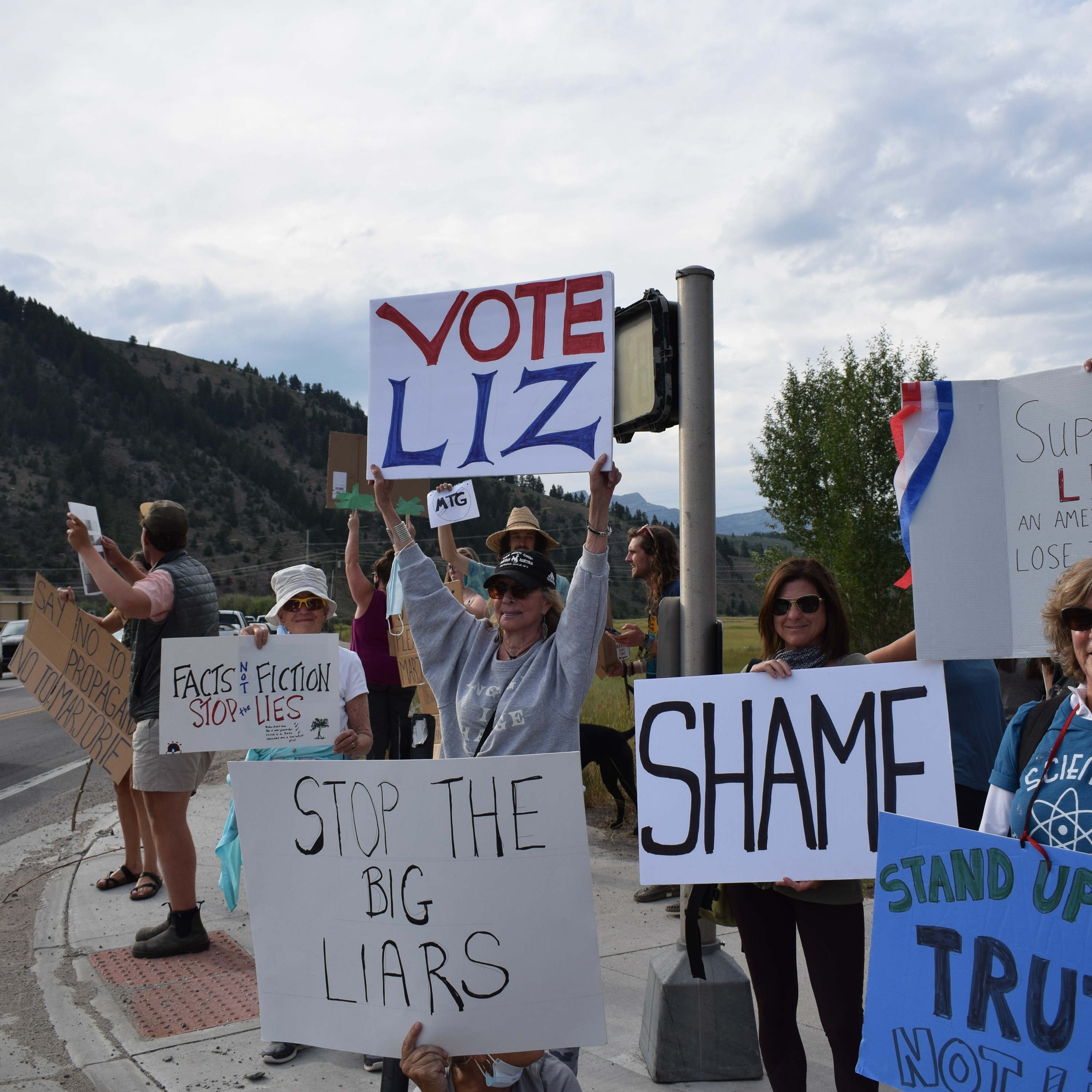 Republican Fundraiser with Far-Right Leaders Draws Protest episode artwork