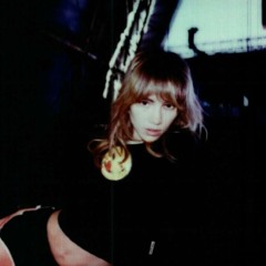 Suki Waterhouse - Malibu (Live)