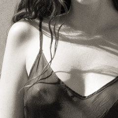 شافتني وصارت تضحكلي