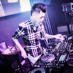 Holly Back Girl Ft Lambada - TH