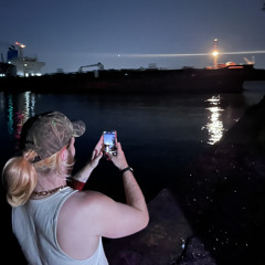 america loves me takes a 2.5mg weed gummy on a pier in philadelphia then god takes the wheel[DJ MIX]