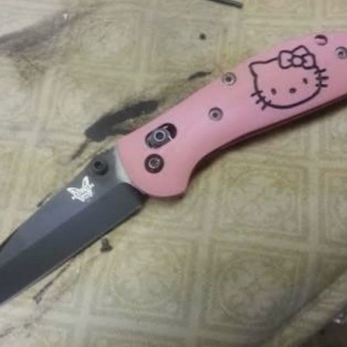 pink switchblade (iamgre3dy)