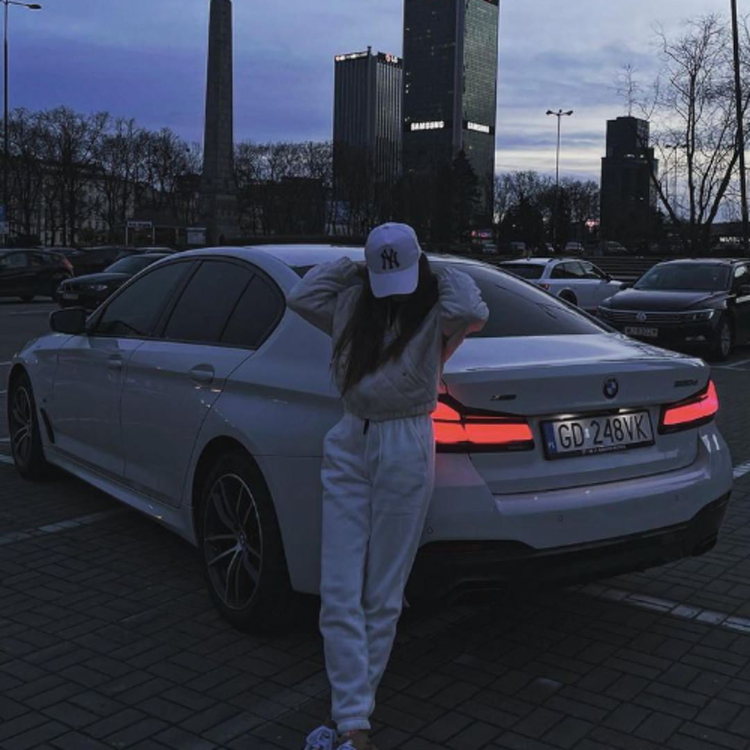 Девушка Возле Мерседеса Фото На Аву