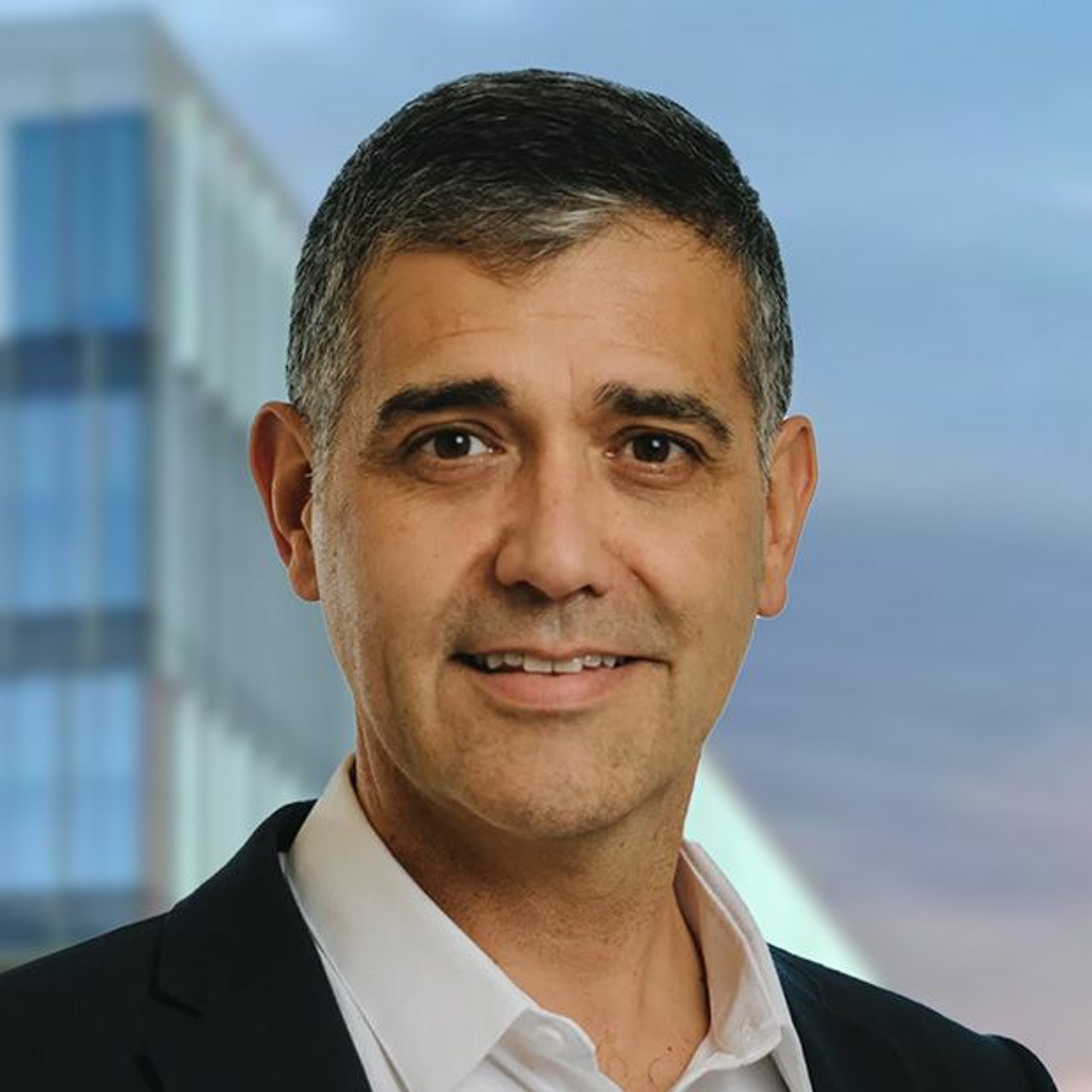 E17 | Alvaro del Pozo (Adobe) on a new era of experience episode artwork