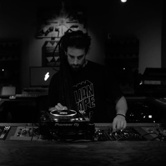 S03 E09 | TERRAPHORM, VJ BY HAYLEY @ Sonic Junkie Records