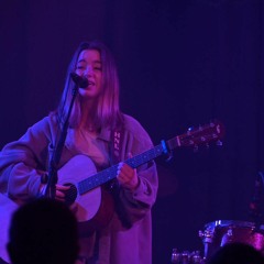 S03.e01 - FrmThBth - Daphne Eckman