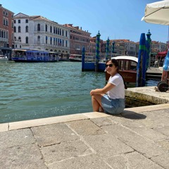 یکی بهم بگه چه حسیه بگه این عاشقی چه شکلیه