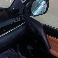 عاشق لي واحد ما هو بـ يمّي .