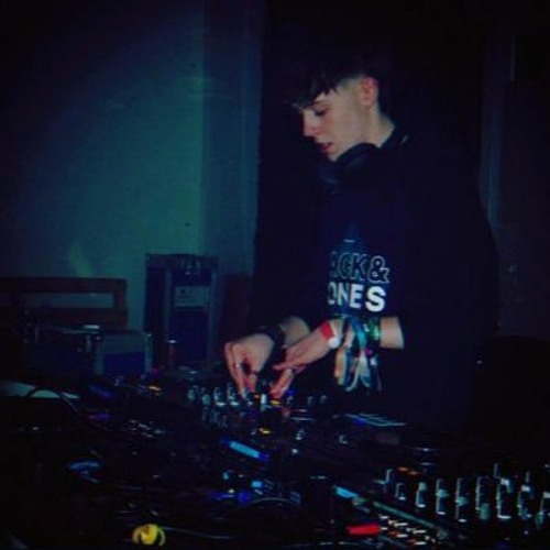 Rollator @ Karmolos Rave: Tech-Still