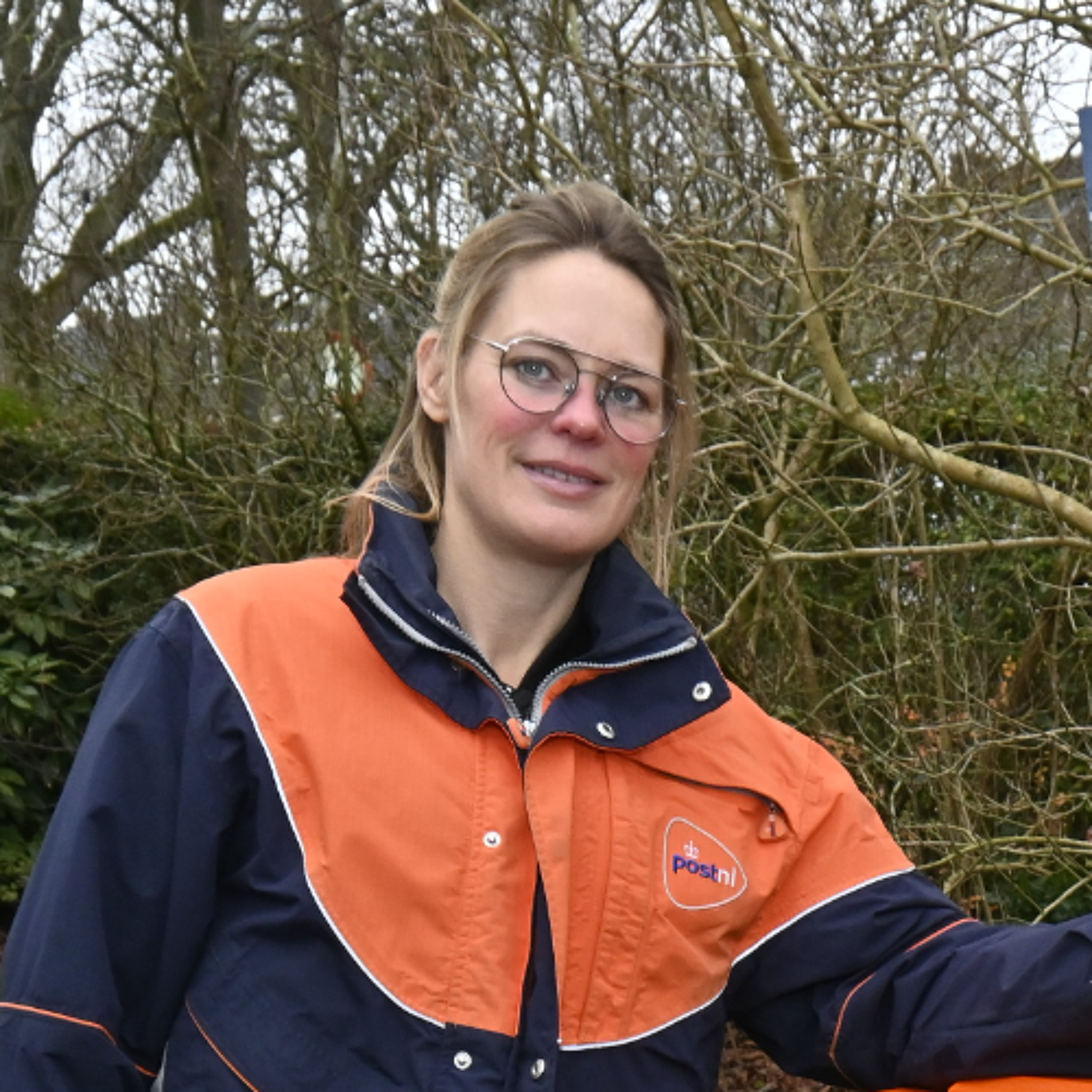2025 - 12 - 09 Postbode Annemiek Kalbfleisch heeft een magische brievenbus in Voorschoten episode artwork