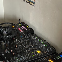 an hour of deep, groovy house music