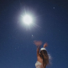 Girls Dancing To The Moonlight