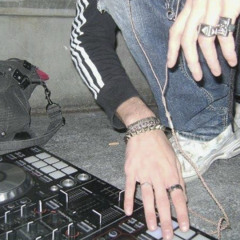 bizzare. #srph ( @ban x @gaav )