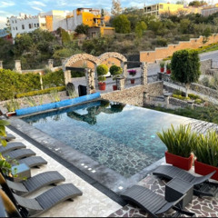 Rooms for 14 People San Miguel de Allende – Casa Itzae Villas