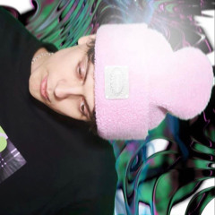 لازم ورا ما اضحك تنزل دمعتي من العين